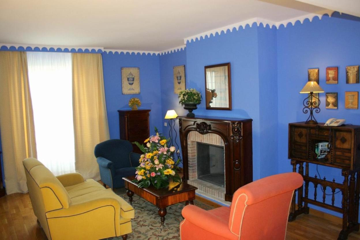 Hotel Alcazar De La Reina Carmona  Exteriér fotografie